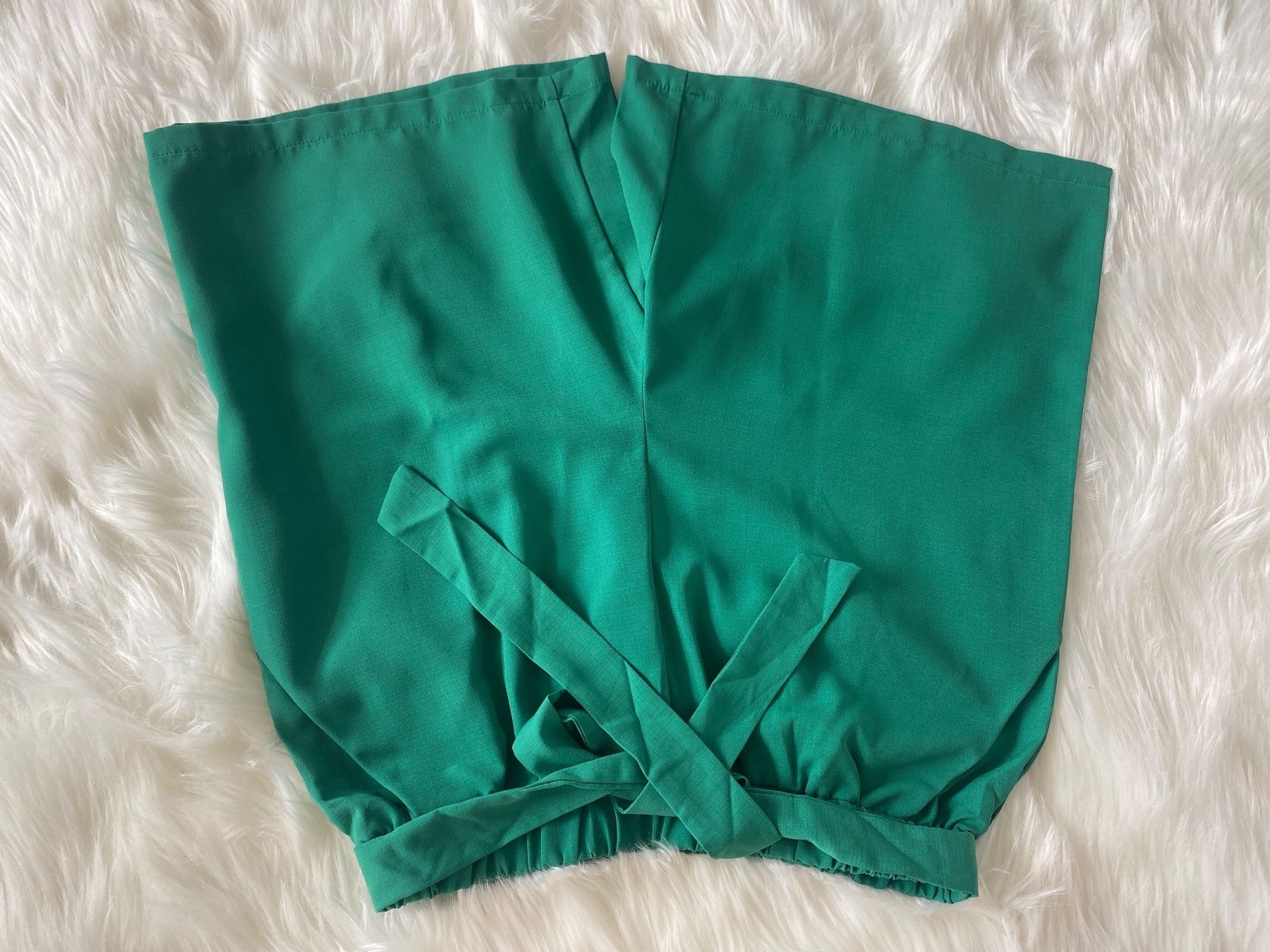 Pantaloni: Grüne Damenshorts, Größe L, elastischer Bund – Nuovo (secondo la descrizione) da Duebendorf venduto da Alexandertreyer 1