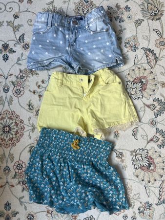 Sommer-Set: 3 kurze Hosen, Grösse 116, Top Zustand!