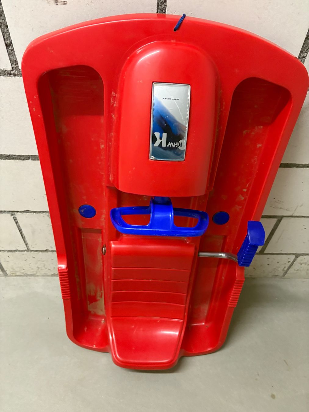 Luge: Bob mit Lenkrad rot Kunststoff – D'occasion à Bern par Flingi