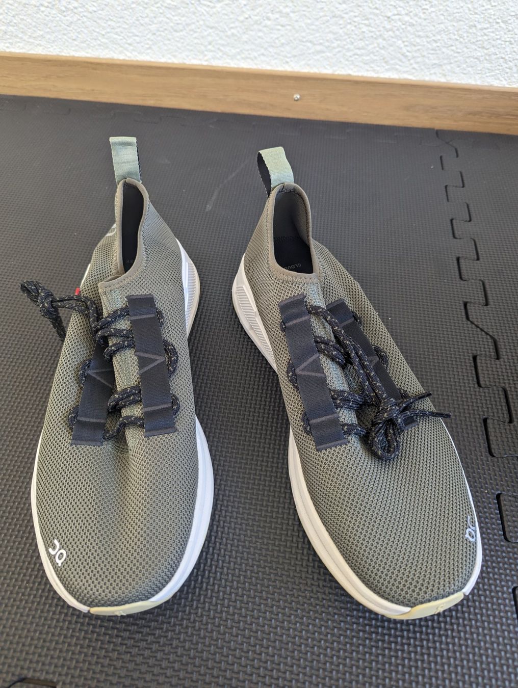 On Scarpe da uomo: On Schuhe Cloudeasy / Herren / Gr. 46 / Neu / Oliv – Nuovo e nell'imballaggio originale da Ittigen venduto da Deriento 3
