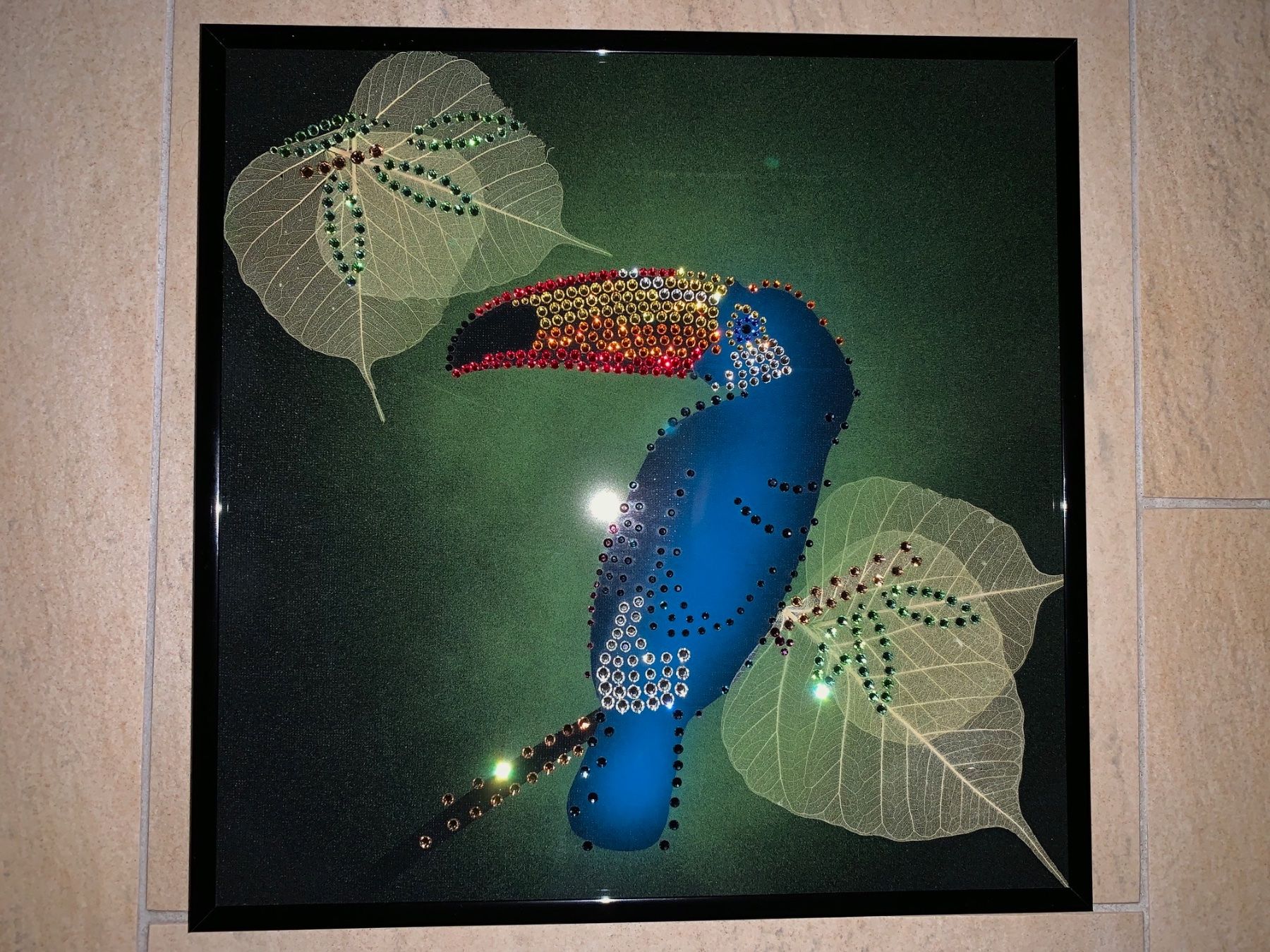 Swarovski Tutte le decorazioni: Tableau avec cristaux de Swarovski "Toucan" – Usato da St-Gingolph venduto da GoldenKeys