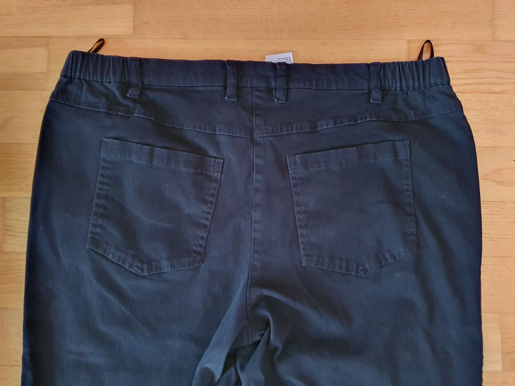 Pantaloni: Capri-Stoffhosen Schwarz Baumwolle Gr. 50 – Usato da Zweidlen venduto da Shubli 3