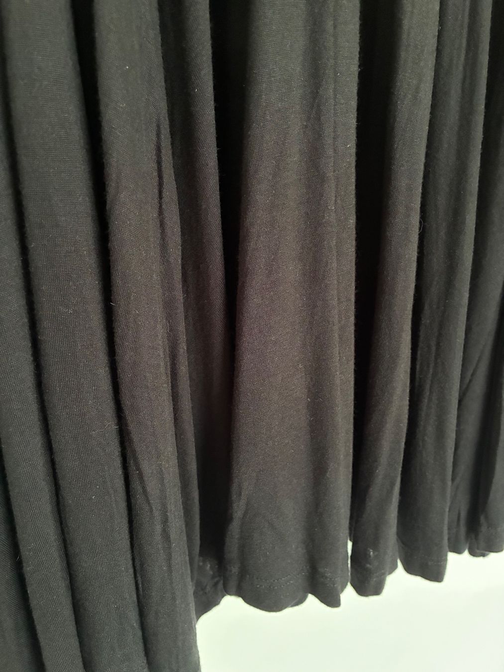 H&M Jupes: Schwarzer Rock S H&M – D'occasion à Pfungen par 17j_5zgy 2
