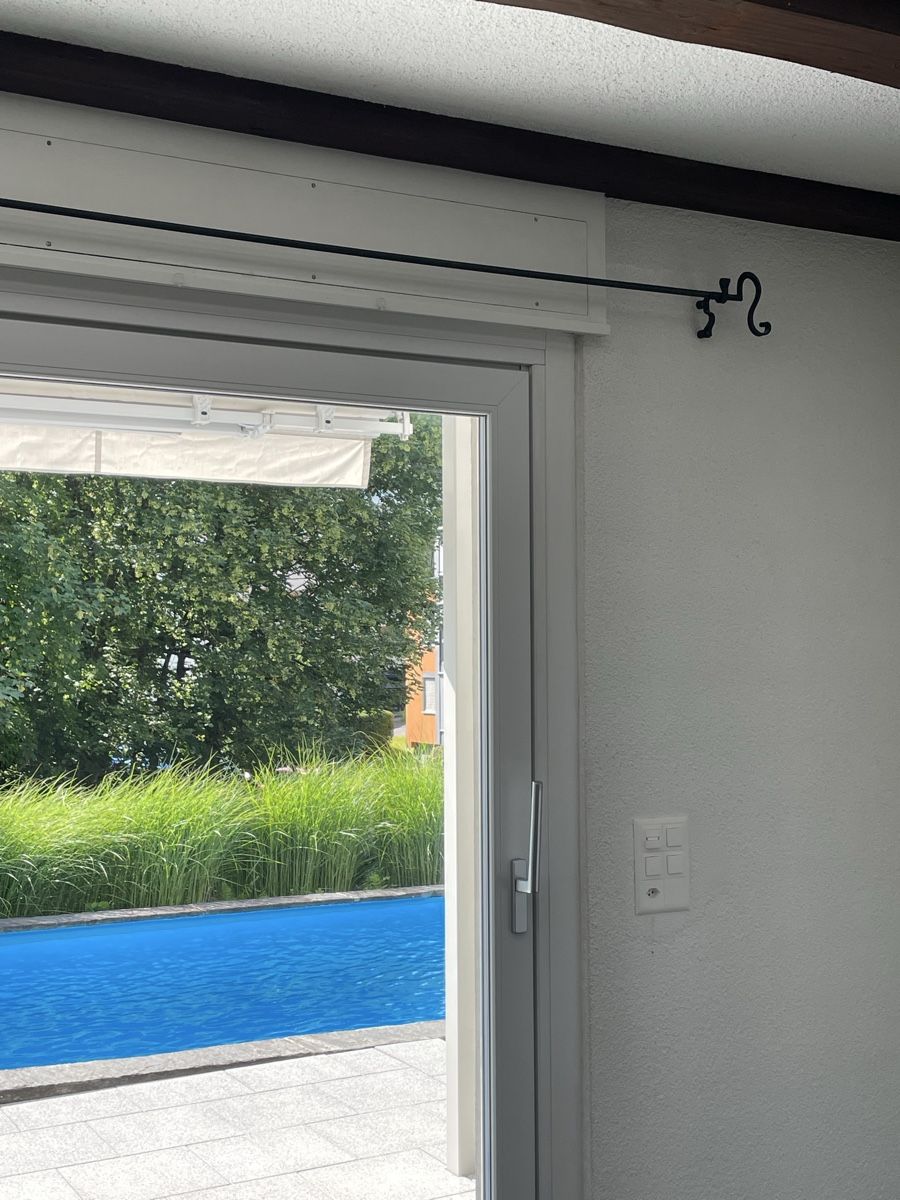 Supporti a parete: Vorhangstange mit Halter rustikal – Usato da Luzern venduto da helpy