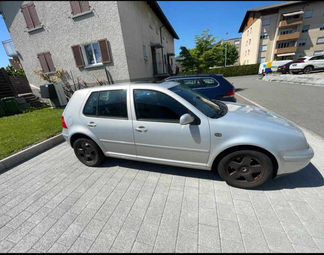 VW Automobili: VW GOLF 4  GTI V5 2.3 – Usato da Luzern venduto da khe_97cy 3