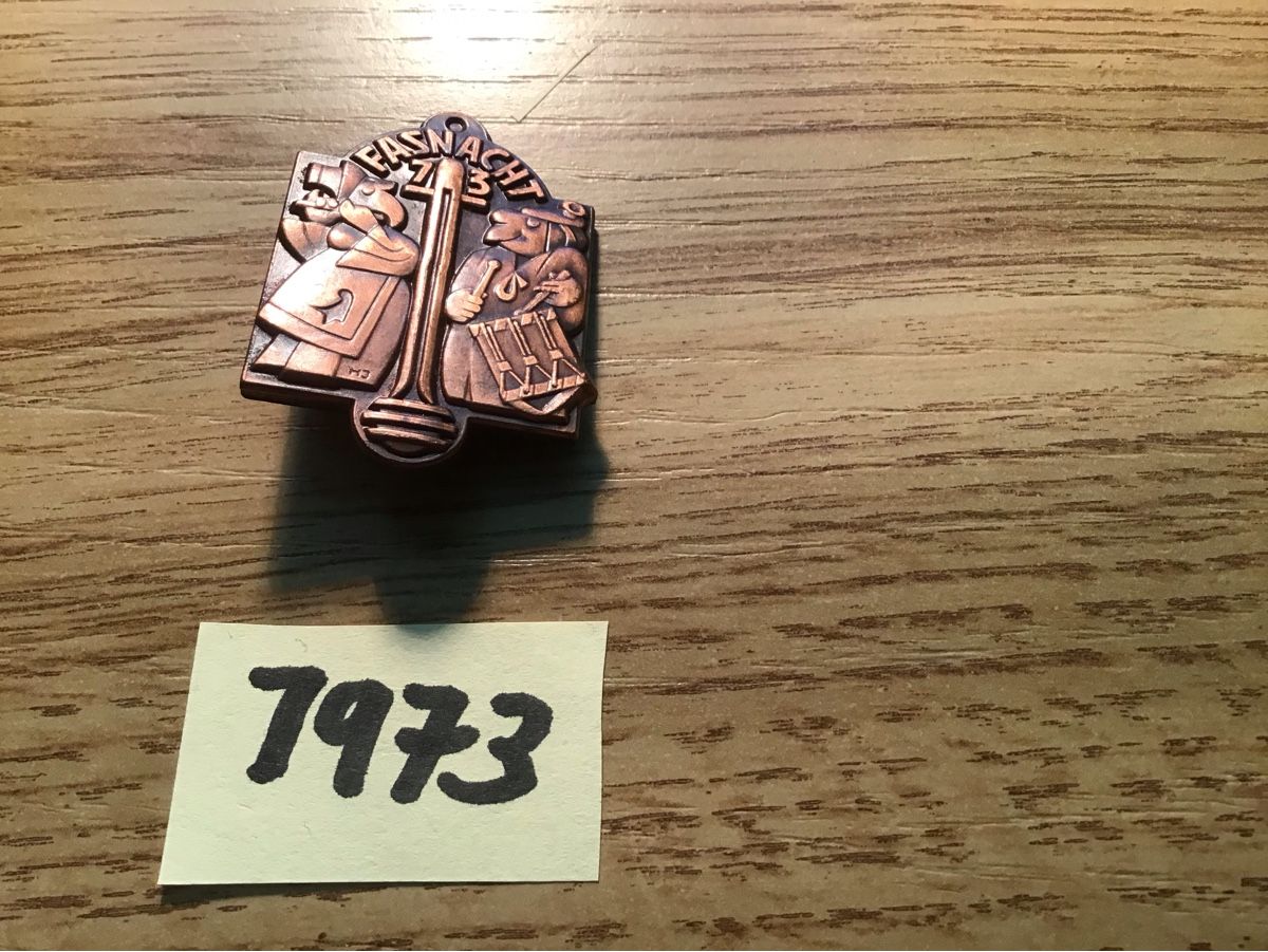 Basler Placchette & Badge: Baslerfasnachtsplaketten 1973 – Usato da Arlesheim venduto da printz01