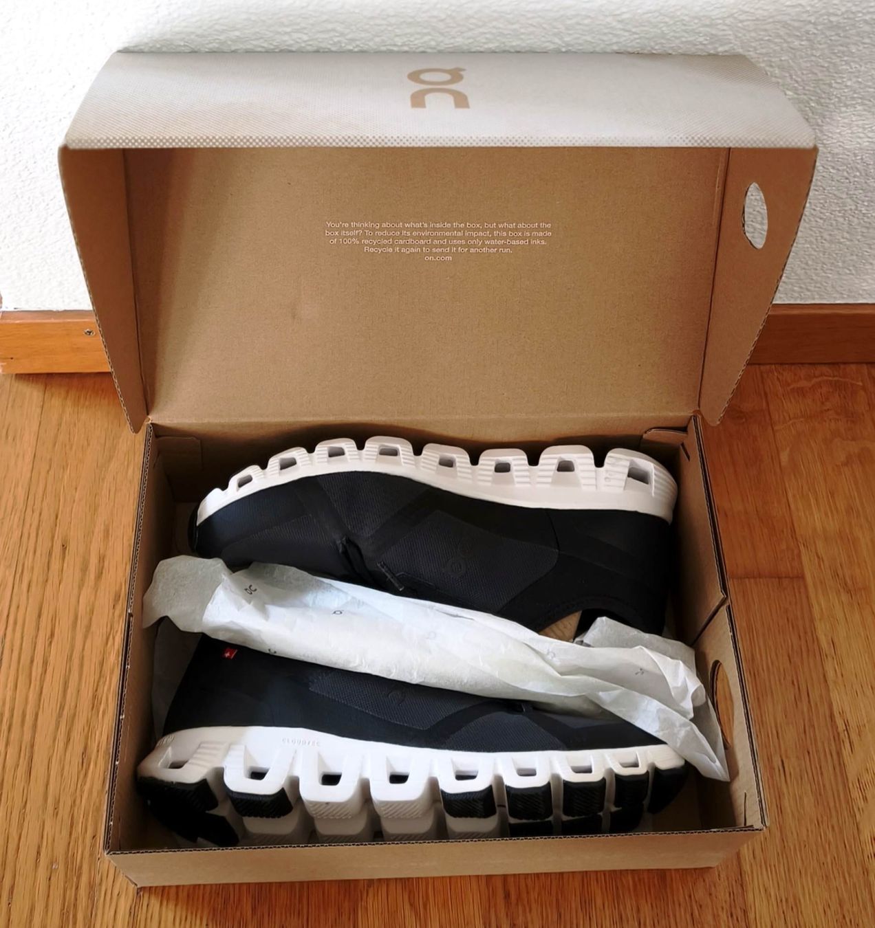 On Scarpe da donna: ON CLOUD X 3 AD Damen Schwarz/ Weiss – Usato da Zürich venduto da peep84