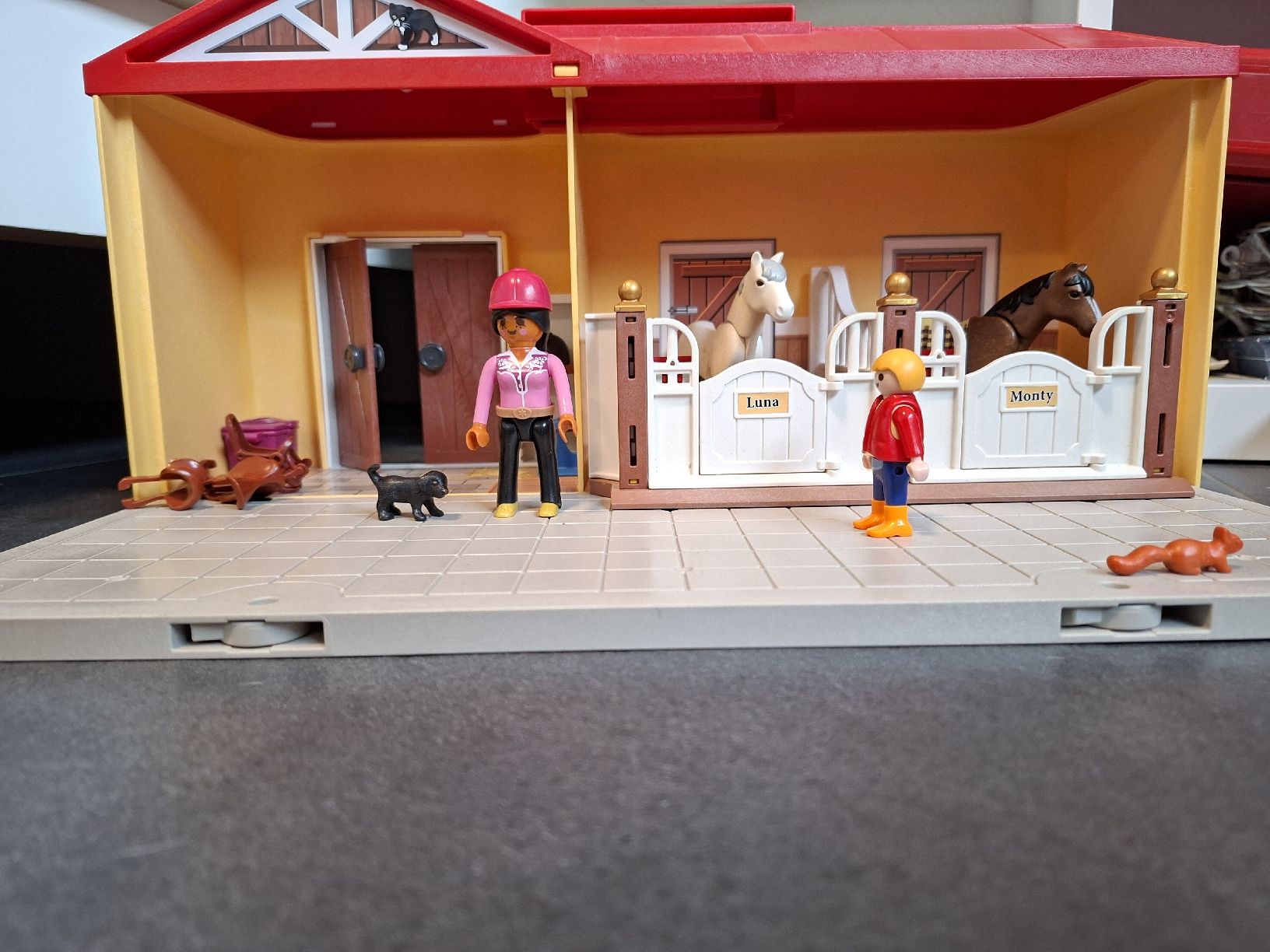 Playmobil Giocattoli: Playmobil: Tierheim und Reitstall – Usato da Lommis venduto da hoscla 3