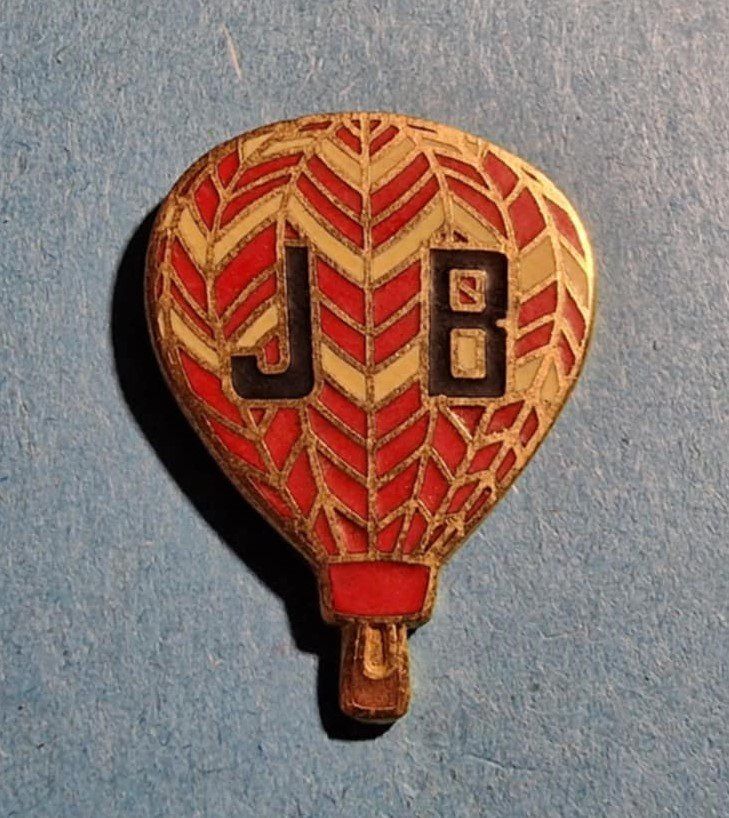 Plaketten & Abzeichen: Ballon Pin J B – Gebraucht aus Härkingen von specialshapes