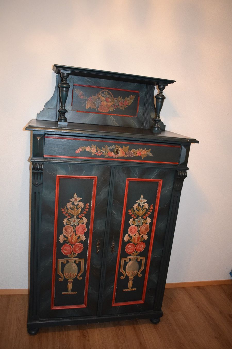 Armadi: Antiker Schrank handbemalt – Usato da Villnachern venduto da jue_65hh