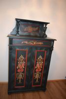 Antiker Schrank handbemalt