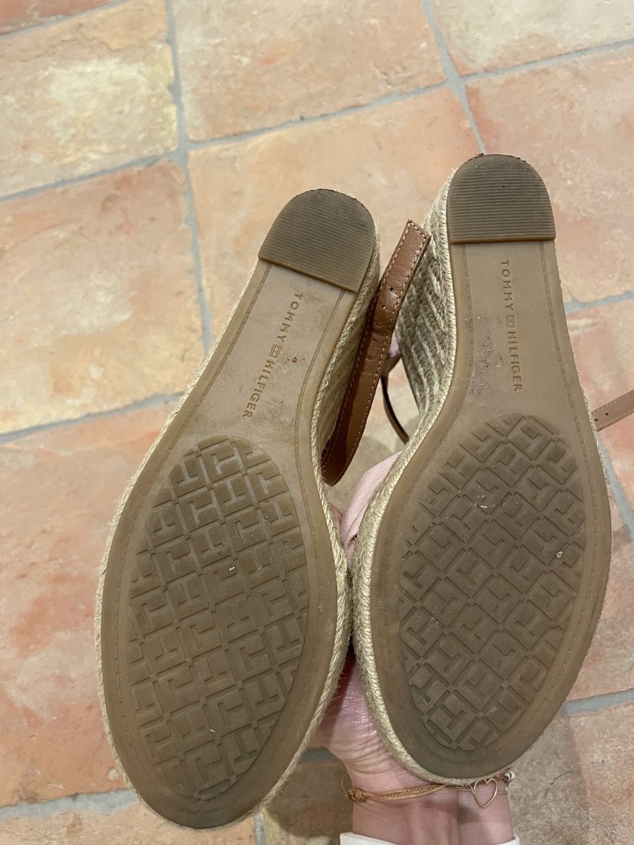 Tommy Hilfiger Damenschuhe: Keilsandaletten Tommy Hilfiger 40 – Gebraucht aus Rorbas von erdbeeri91 1