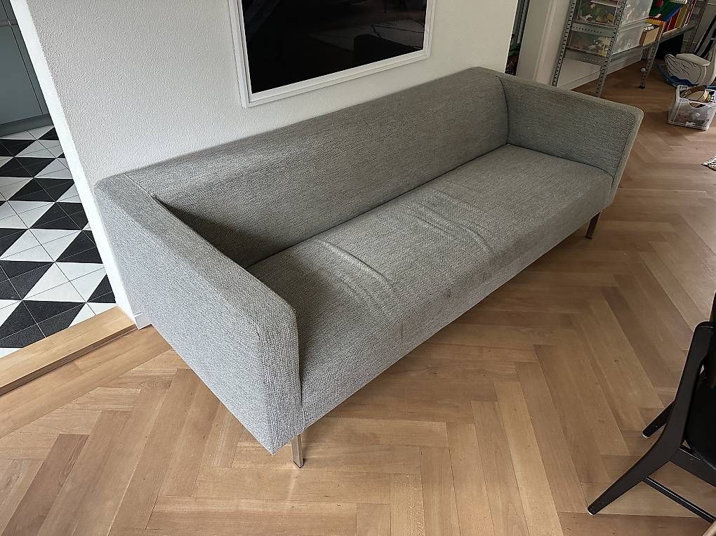 Sofas: Sofa Stoffbezug Grau – Gebraucht aus Aarau von doweber