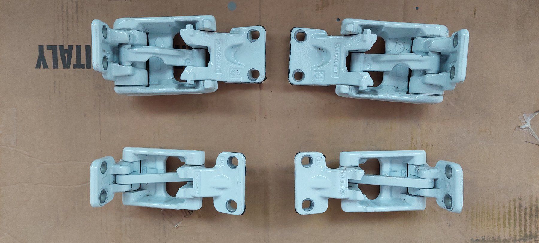 Ferramenta: Scharniere Mercedes Sprinter 907 – Usato da Hasliberg Wasserw venduto da esus