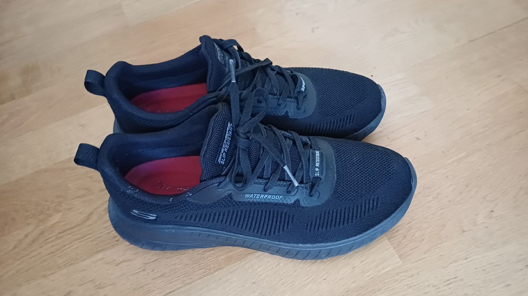 Scarpe da uomo: Skechers Work Slip-Resistant Waterproof Gr.42.5 – Usato da Thun venduto da Pokemonomania