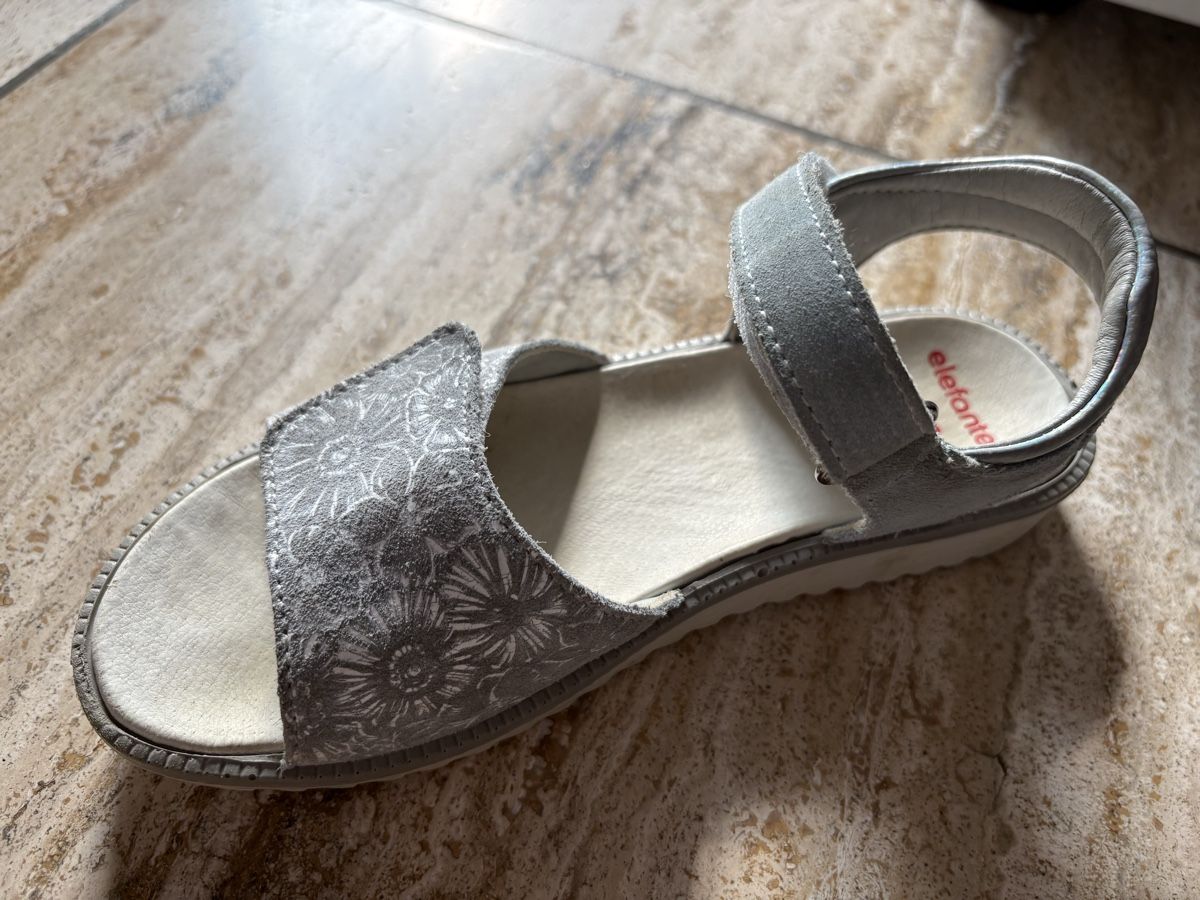 Elefanten Schuhe für Mädchen: Elefanten Sandalen Grösse 35 – Gebraucht aus Nürensdorf von Yellowstone09 2