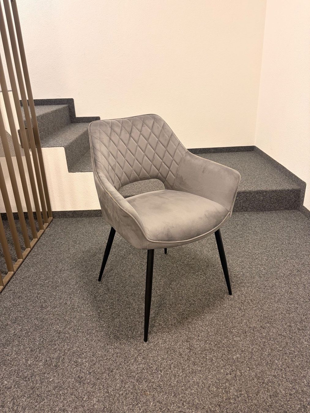 Stühle: Bolsterstuhl Grau – Gebraucht aus Niederbipp von dommucky