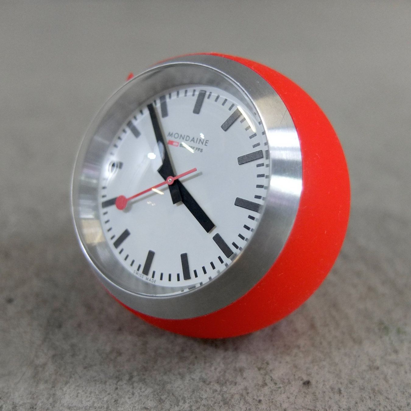 Mondaine Orologi da terra & Orologi da parete: Mondaine SBB Desk Clock Globe Uhr – Usato da Basel venduto da Brocki-auf-dem-Wolf 2