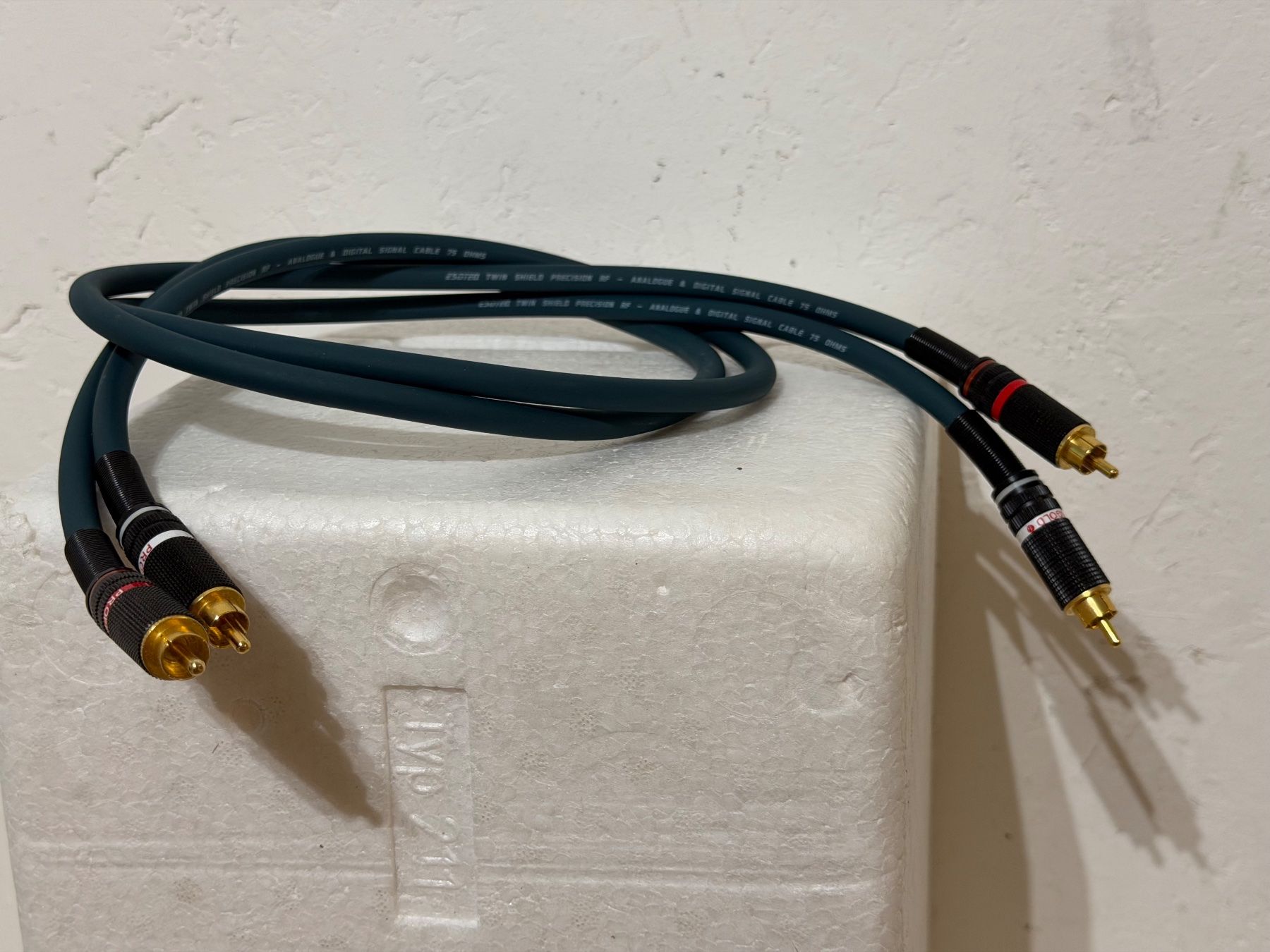 Profigold Cavi: Esoteq Twin Shielded Cinch Kabel – Usato da Plan-Les-Ouates venduto da Shocc