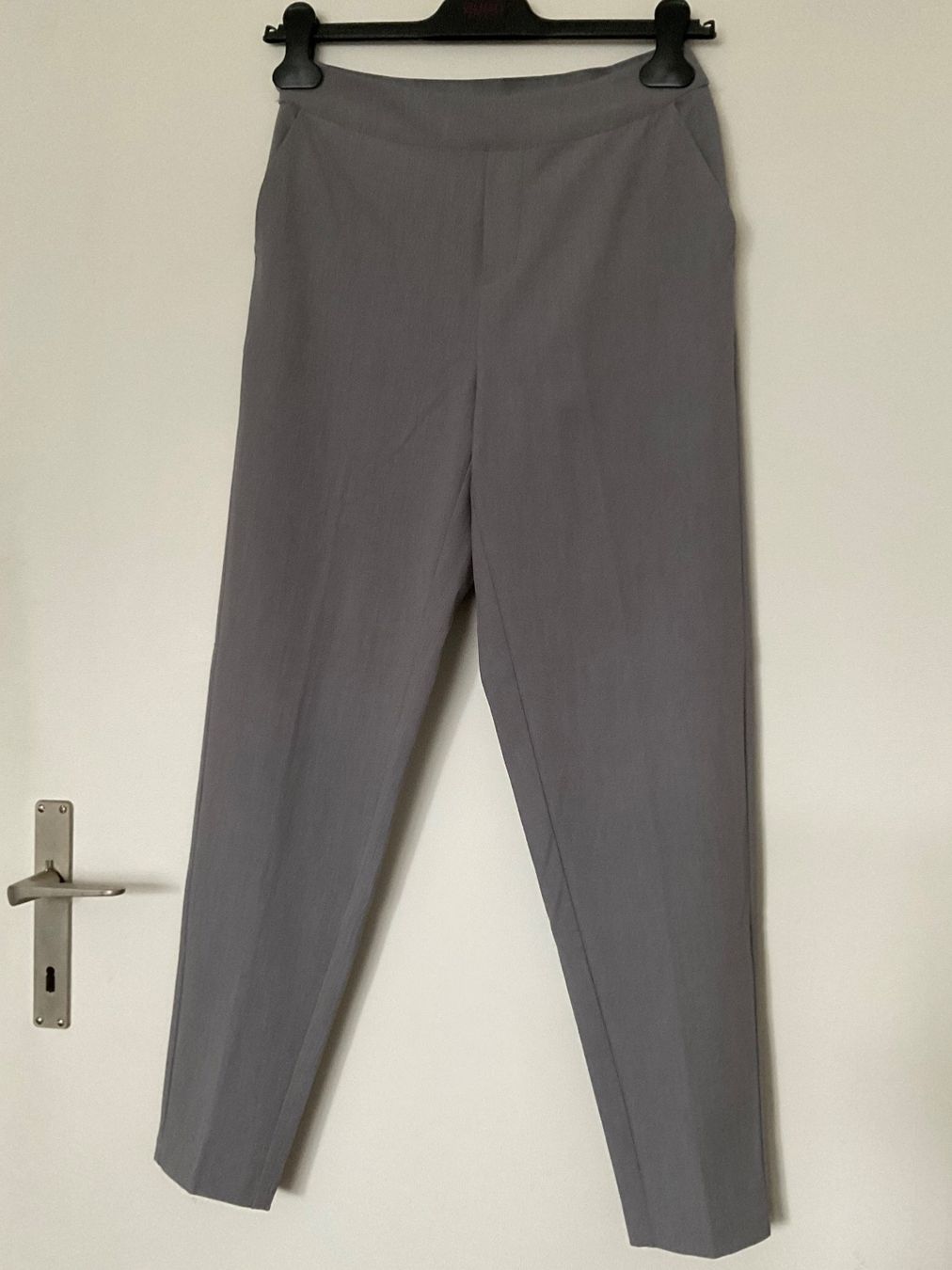 Pantaloni: Object schöne Hose Gr 34 grau – Nuovo (secondo la descrizione) da Urdorf venduto da alda02