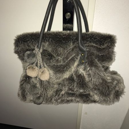 Flauschige, sehr leichte Damenhandtasche