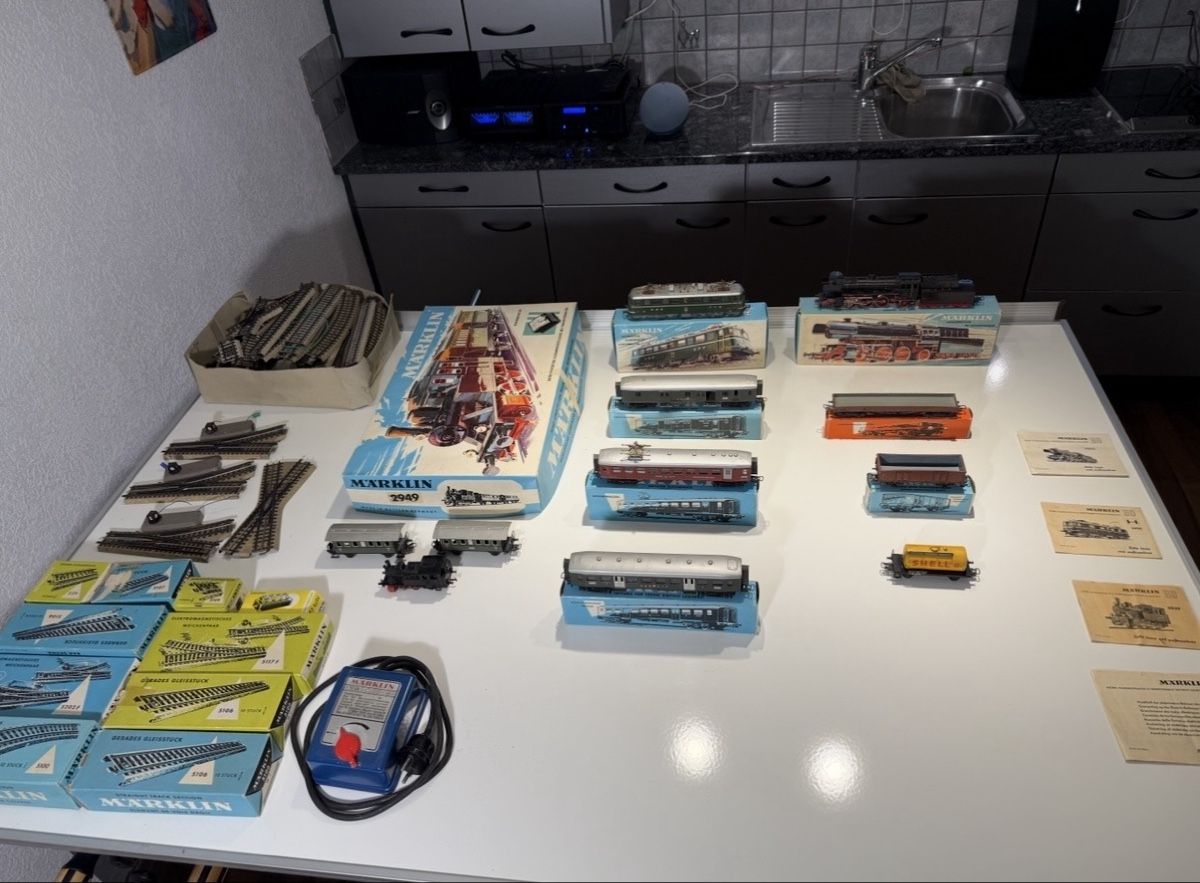 Märklin Modellini di ferrovie: Grosse Sammlung Märklin Eisenbahn + Zubehör. – Usato da Kerzers venduto da Pesche1340 2