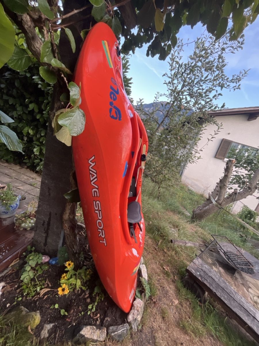 Bateaux: Freestylekayak – D'occasion à Scharans par landri01 2