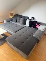 Graues (Schlaf-)Sofa (Kissen / Plüschtiere nach Wunsch)