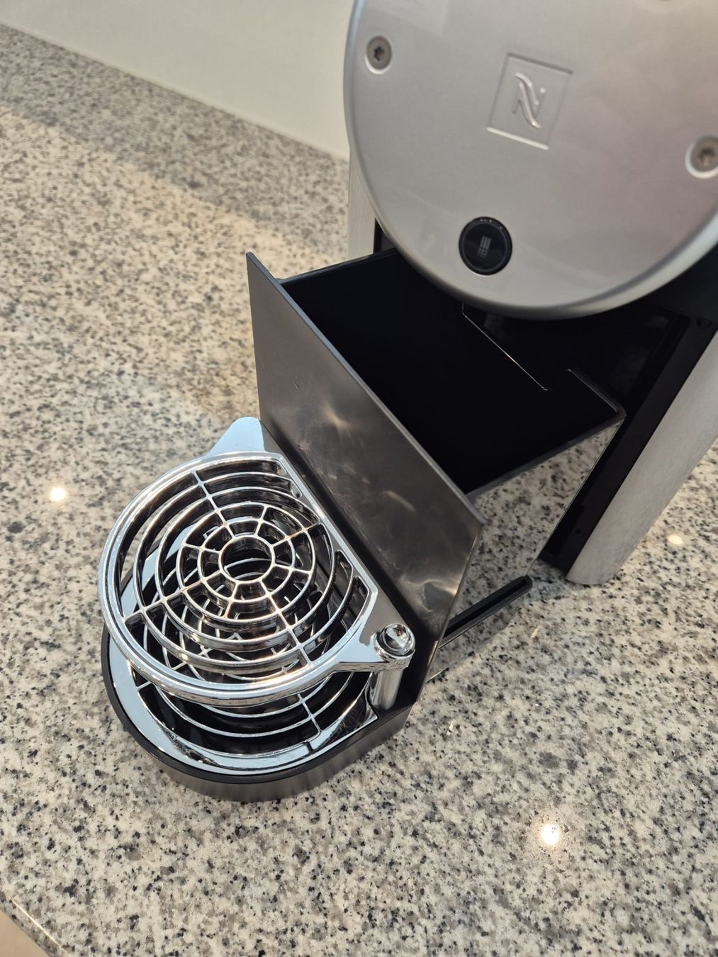 Nespresso Kaffeemaschinen & Espressomaschinen: NESPRESSO  Zenius ZN100 Pro – Gebraucht aus baar von Autumvibes 6
