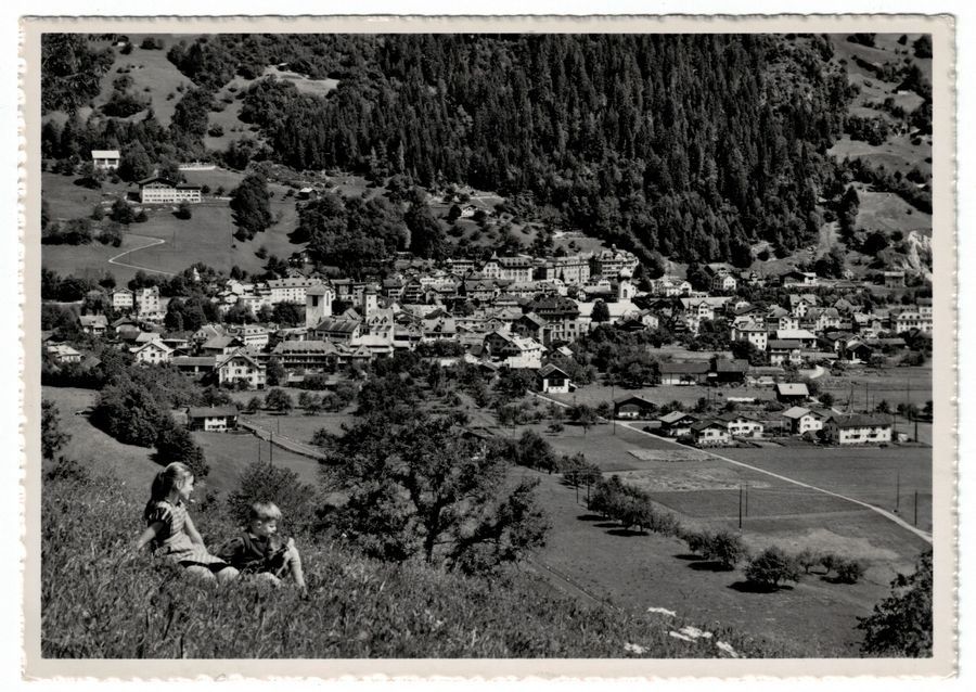 Cartoline postali: Ilanz mit Bündner Bäuerinnenschule, um 1950 – Usato da Frauenfeld venduto da POML