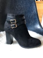 Bottine noire à talons avec boucles dorées détail serpent 37