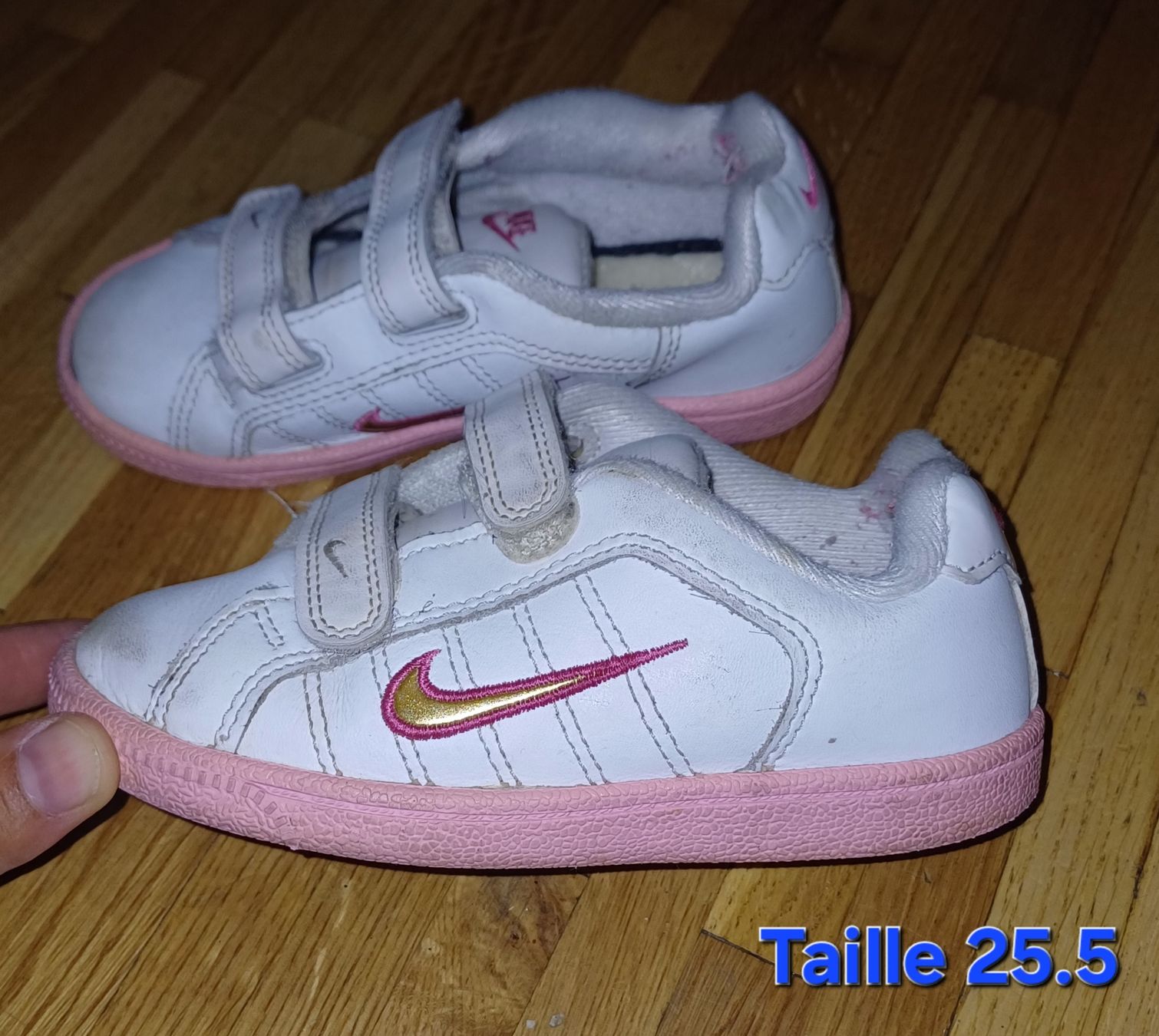 Nike Scarpe per ragazzi: nike 25.5 – Usato da Lausanne venduto da RUBY.1990