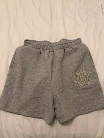 Saint Shorts grau mit Perlenbesatz Grösse M