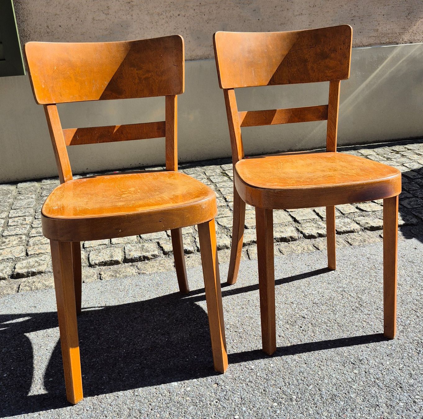 Chaises: 2 Holzstühle – D'occasion à Engi par Mil_31 1