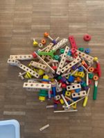 Konstruktionsspielzeug aus Holz, inkl. Plastikkiste