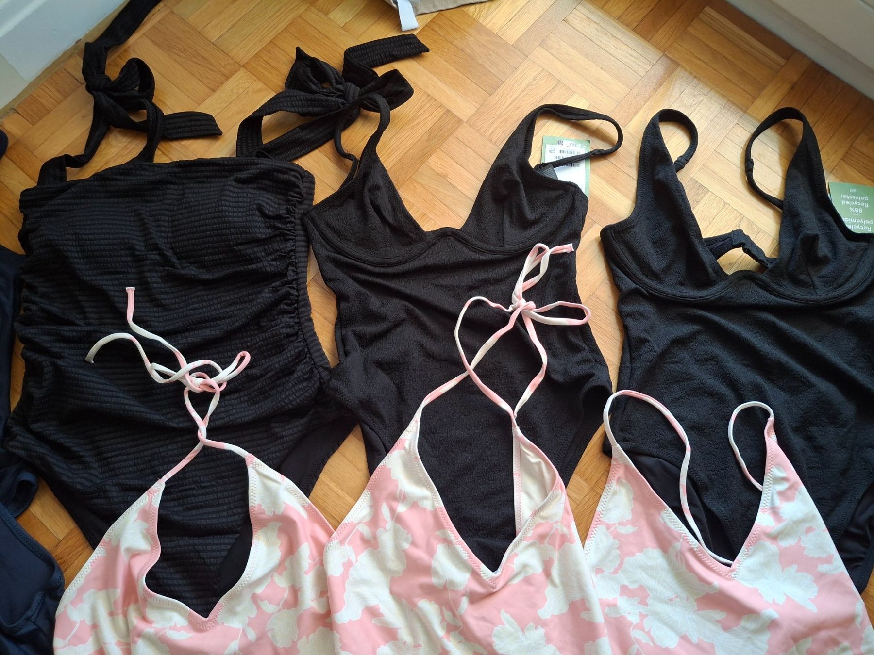 Costumi da bagno & Bikini: 11 Badeanzüge – Nuovo e nell'imballaggio originale da Oberhofen am Thunersee venduto da katka99 1
