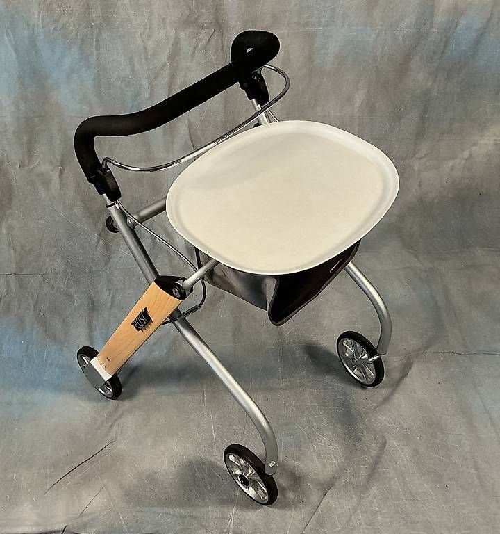 Ausili per la deambulazione: Trust Care Lets Go Indoor Rollator mit Tablett & Tasche – Usato da Pfeffingen venduto da Tackiboy 4