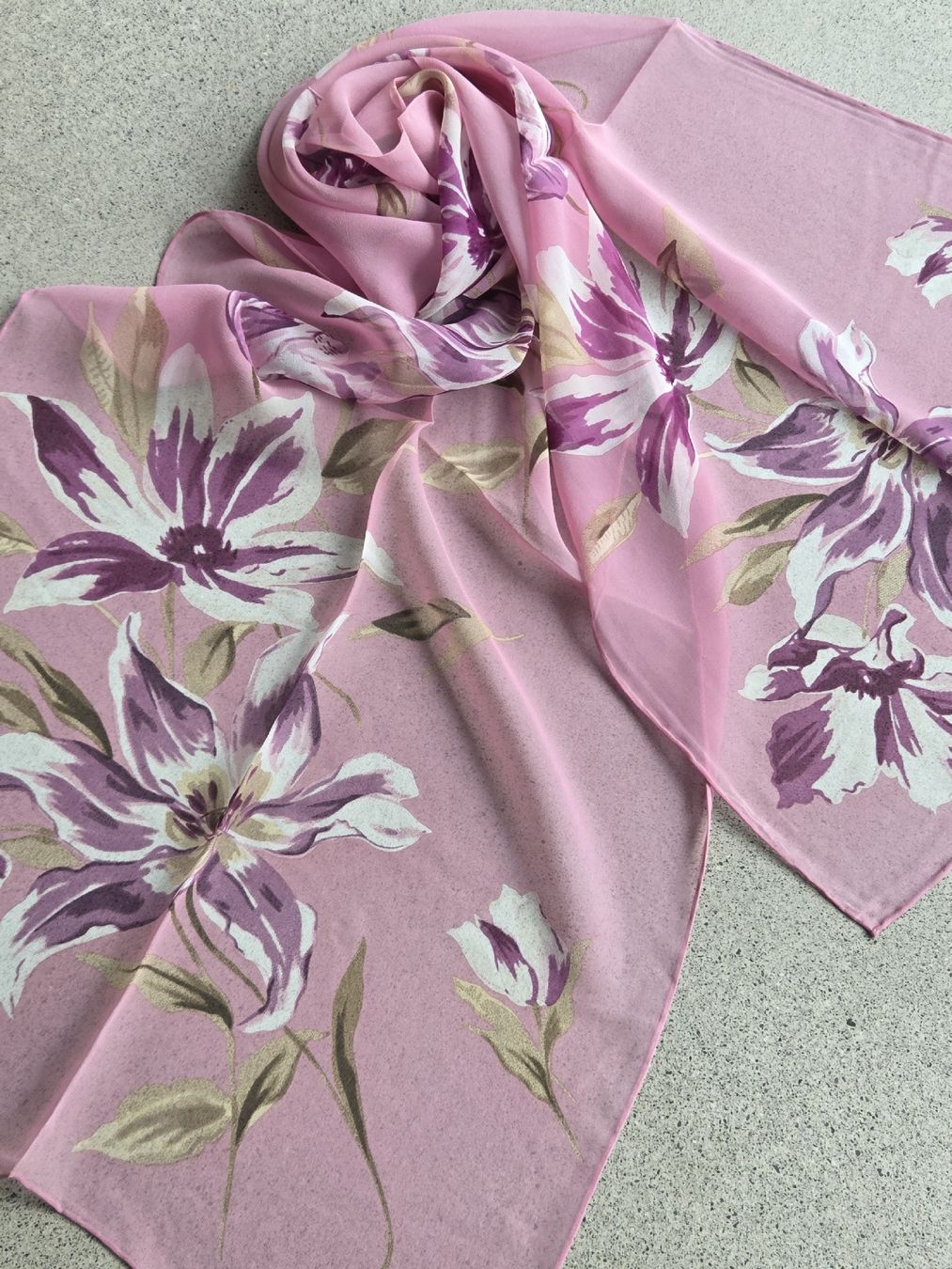 Foulards & écharpes: Seidenschal 48 x 180, handrolliert – Neuf avec emballage d'origine à Frauenfeld par Schenken-mit-Herz