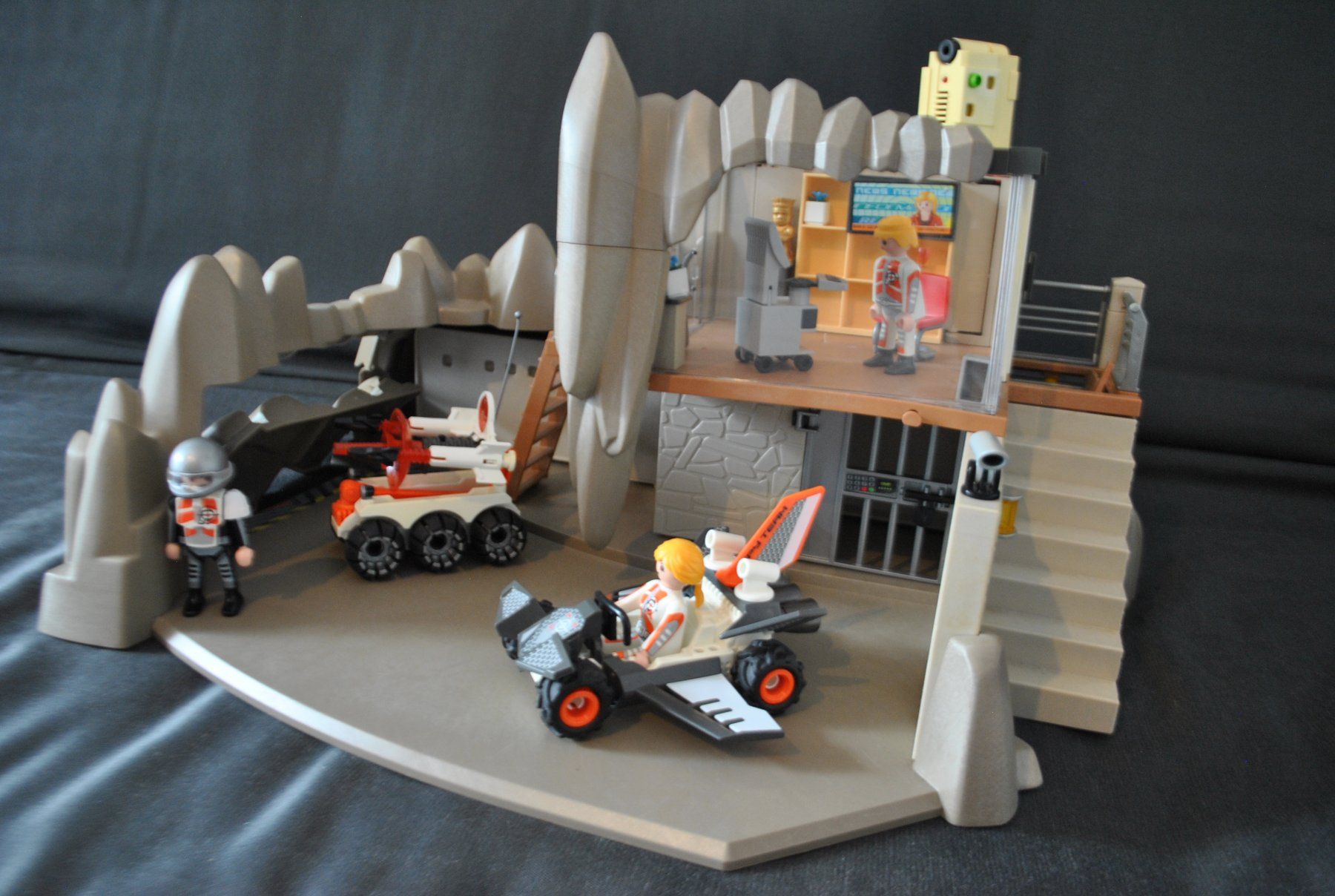 Playmobil Spielzeuge: PLAYMOBIL Agenten Hauptquartier Station 4875 – Gebraucht aus Rothenburg von Bison2 5