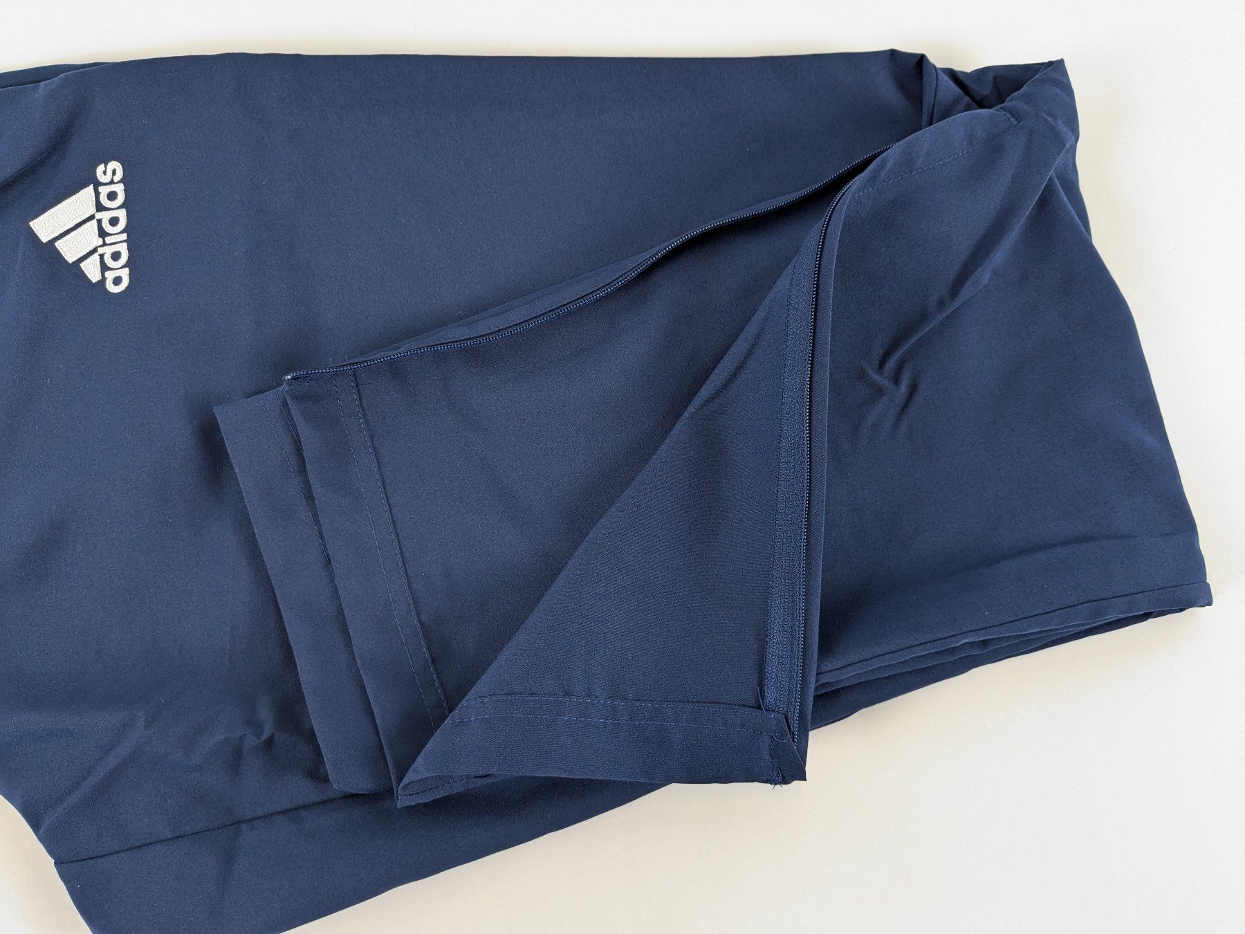 Adidas Hosen: ADIDAS Trainerhose, Gr. M Blau – Neu (gemäss Beschreibung) aus Dintikon von Restwert_Dintikon 2