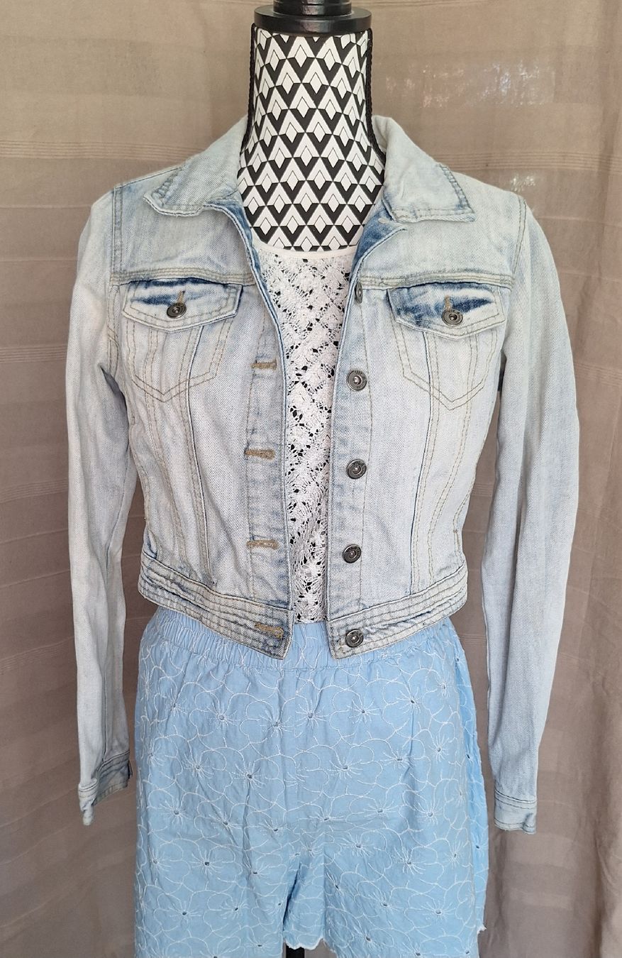 Vila Giacche: Cropped Jeansjacke – Usato da Zürich venduto da Milas_closet 2