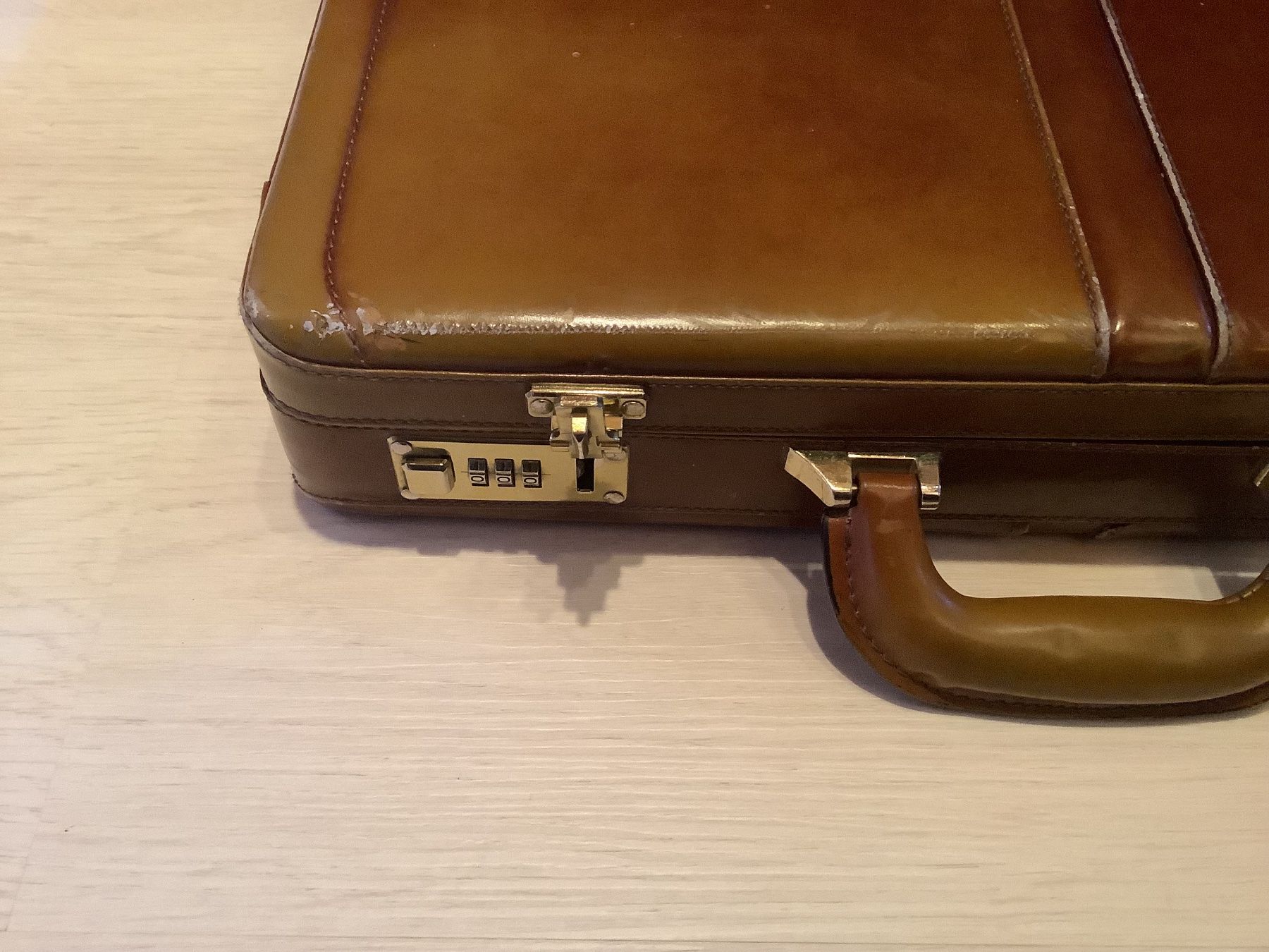 Koffer & Taschen: Mallette en cuir vintage – Gebraucht aus Epalinges von janvs 2