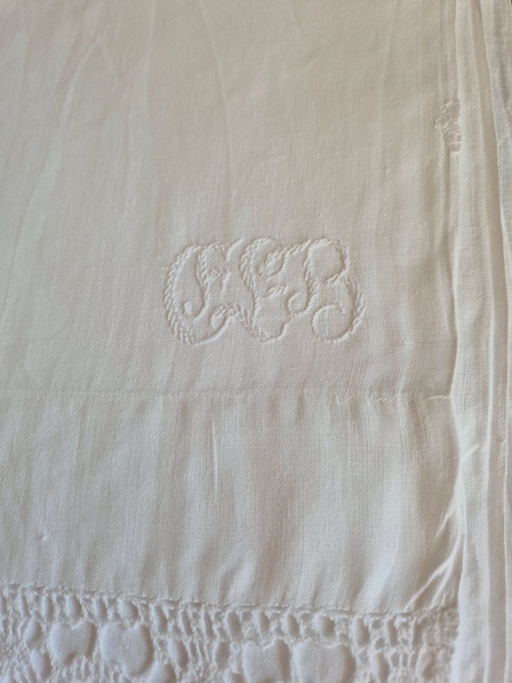 Bettwäsche: Oberleintuch weiss mit Spitze und Monogramm – Gebraucht aus Bern von aronari 1