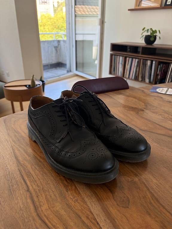 Scarpe da donna: Doc Martens – Usato da Fribourg venduto da fao_rjw5