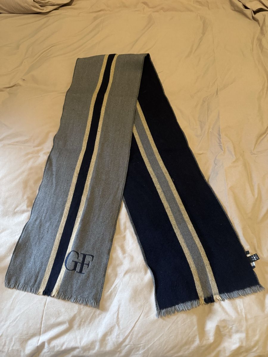 Gianfranco Ferre Foulards, Tücher & Schals: ÉCHARPE GIANFRANCO FERRÉ - LAINE – Neu (gemäss Beschreibung) aus Genève von Emorejac 1