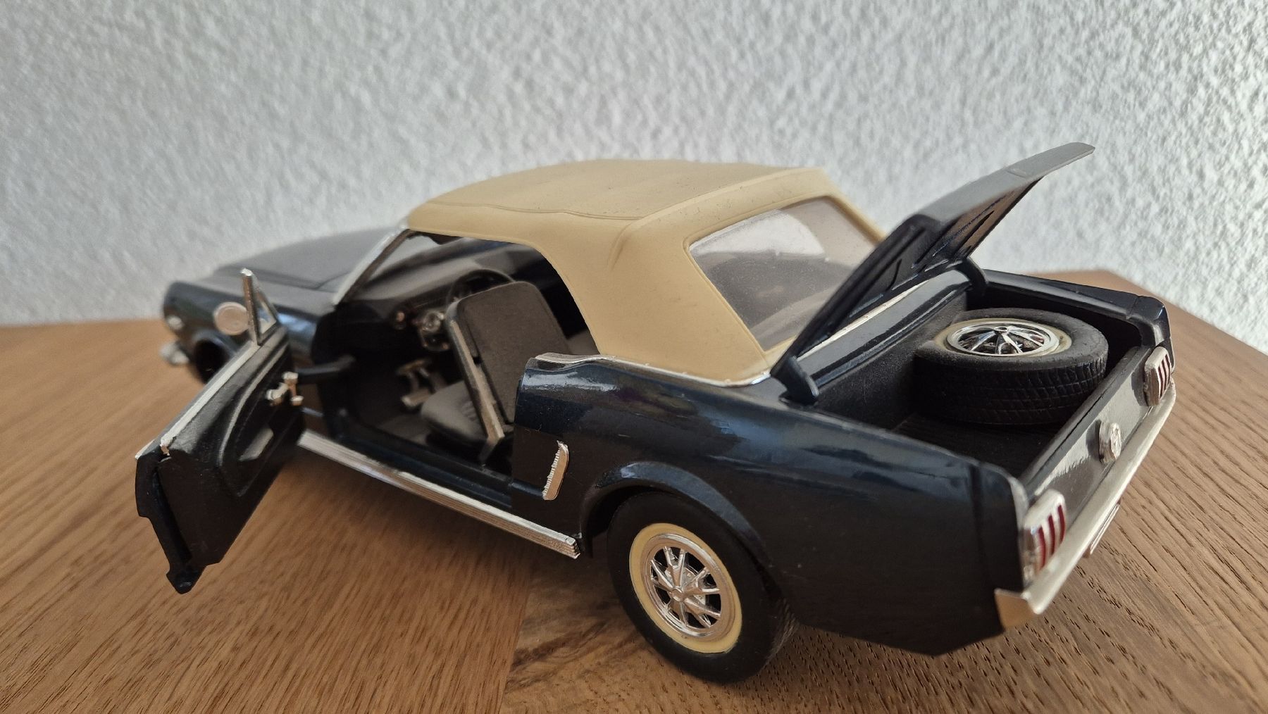 Kit di modellismo & Modellini statici: Ford Mustang 1964   1/18 – Usato da Egerkingen venduto da grimmialp 2