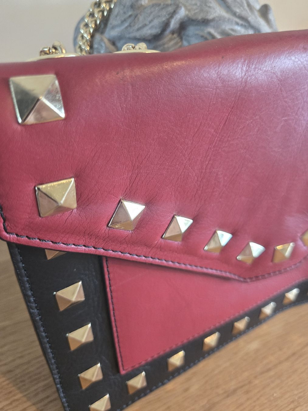 Taschen für Damen: Rote Umhängetasche mit Nieten - Echtleder – Gebraucht aus Dübendorf von Timulka 1