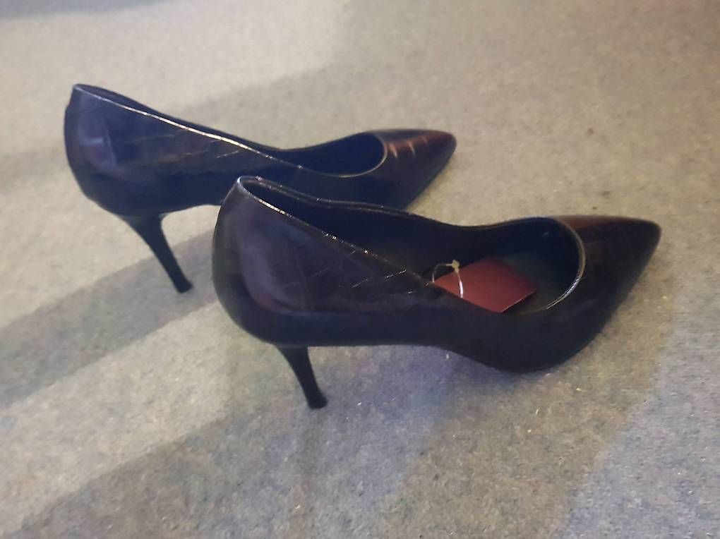 Scarpe da donna: NEUF Chaussures à talon noires, pointure 39 – Usato da Châtel-St-Denis venduto da max_fri 2