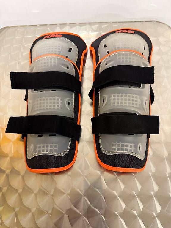 Protezioni & Imbottiture: Original KTM Motocross-Knieschutz – Usato da Wiesendangen venduto da Grischu2003 1