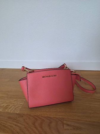 Neue Michael Kors Umhängetasche in Koralle